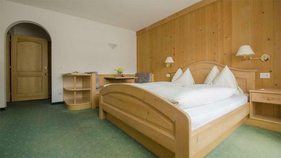 Hotel Garni Ruscel Santa Cristina Val Gardena Exterior photo
